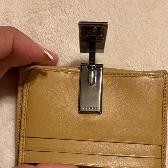 Gucci Tan Leather Wallet with Silver Clasp - Picture 10 of 16